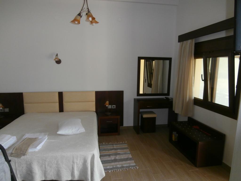 Villa Barouti Koinira Habitación foto
